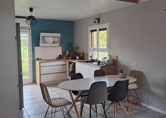 Maison 11personnes Calme, Emplacement Ideal *